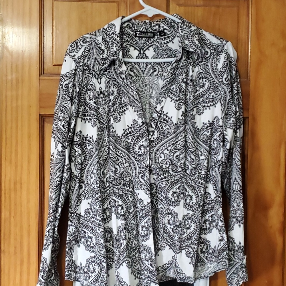 Beautiful black and white button up